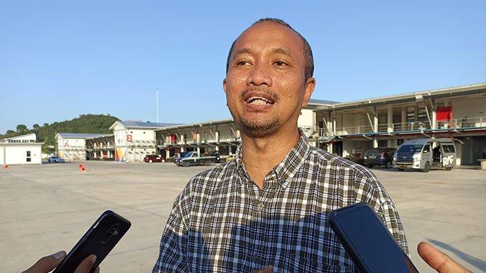 Fitra Eri saat tiba di sirkuit Mandalika untuk mengikuti event Mandalika Track day yang akan dimulai, Sabtu (21/5/2022).