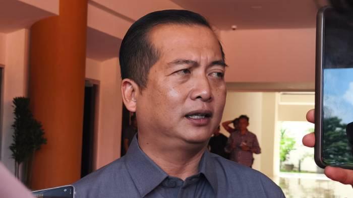 Gubernur Lalu Muhamad Iqbal memberi penjelasan kepada wartawan saat ditemui di Kantor Gubernur NTB.