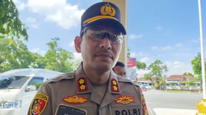 PEMERIKSAAN KASUS - Kapolres Lombok Tengah, AKBP Eko Yusmiarto saat memberikan keterangan terkait kasus pernikahan anak viral, Selasa (27/5/2025).