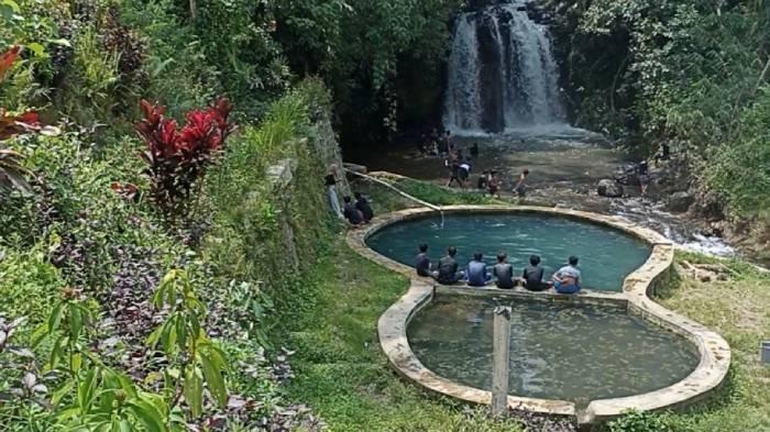 Kolam pemandian di tepi Air Terjun Babak Pelangi, Dusun Rerantek, Desa Lantan, Kecamatan, Batukliang Utara, Lombok Tengah.