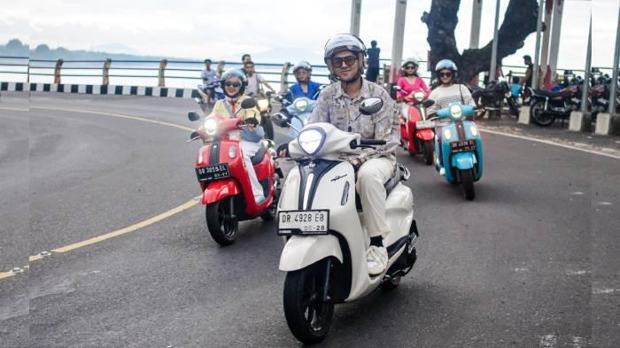 Beberapa anak muda mengikuti kegiatan riding bertajuk “Classy On Vacation” yang digelar Yamaha STSJ akhir pekan lalu. Kegiatan ini mengajak generasi milenial pengguna menggunakan motor Classy Yamaha.