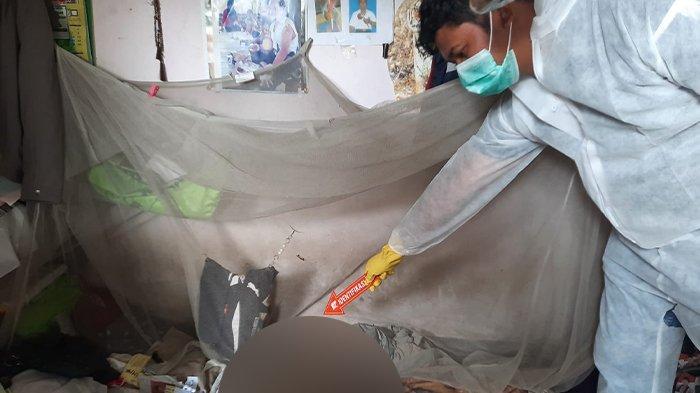 Polisi melakukan olah TKP penemuan mayat di Kelurahan Selong, Lombok Timur, Selasa (16/1/2024).