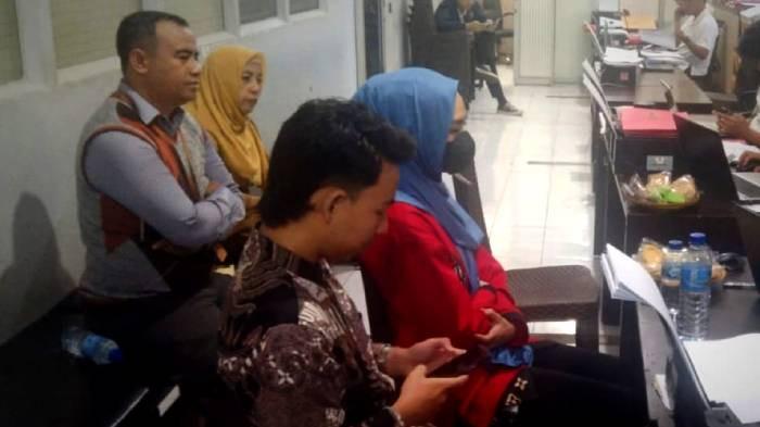 PEMERIKSAAN TAMBAHAN - Pemeriksaan terhada tambahan Tersangka M yang didampingi Penasihat Hukum Yan Mangandar Putra dan Andre Safutra serta UPTD PPA NTB di Ruang Subdit III Ditreskrimum Polda NTB, Kota Mataram, Senin (14/7/2025).