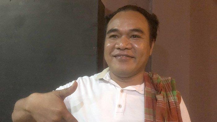 Caleg DPR NTB Partai Gelora Ramli saat menceritakan perjalanan hingga terjun ke dunia politik, Minggu malam (28/1/2024).