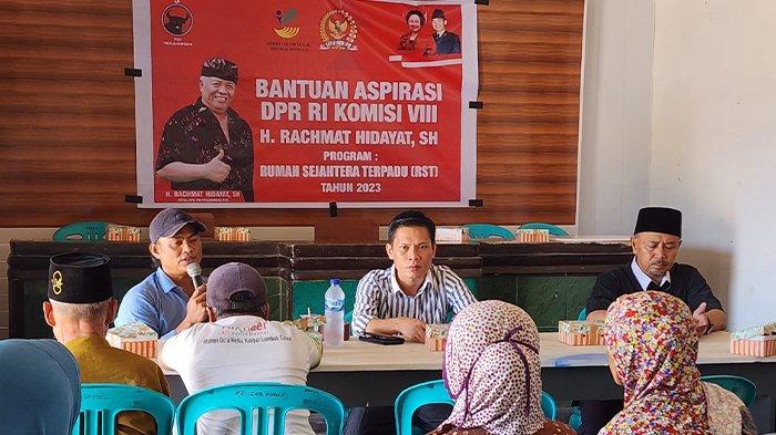 Sebanyak 30 Unit Rumah Sejahtera Terpadu (RST) diberikan untuk kalangan warga miskin dan orang tua jompo di Desa Pemongkong dan Serewe, Kecamatan Jerowaru, Lombok Timur.