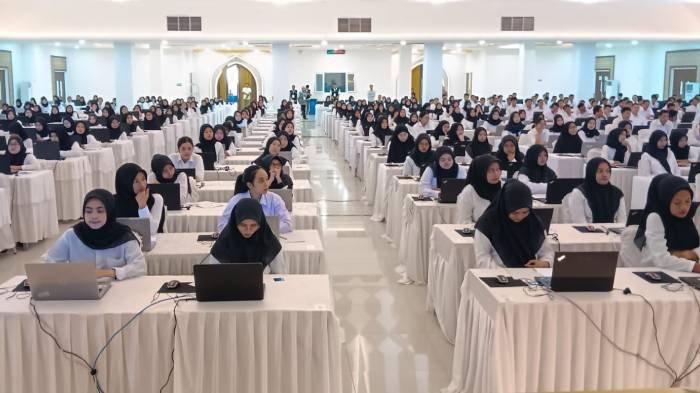 Calon Pegawai Negeri Sipil (CPNS) lingkup Pemerintah Provinsi Nusa Tenggara Barat (NTB) yang dinyatakan lolos seleksi administrasi mulai menjalani seleksi kompetensi dasar (SKD) di Asrama Haji Embarkasi Lombok, Kota Mataram, Minggu (27/10/2024).