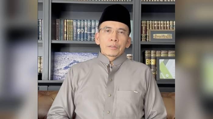 Ketua Umum Pengurus Besar Nahdlatul Wathan Diniyah Islamiyah (NWDI) TGB Zainul Majdi menyatakan deklarasi dukungannya kepada Zulkieflimansyah di Pilgub NTB 2024.