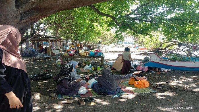 Wisatawan mulai memadati Pantai Gili Lampu hari ini Rabu (4/5/2022)