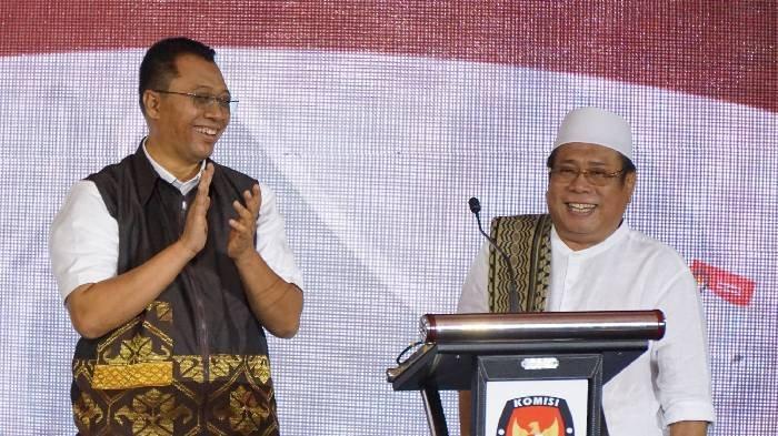Calon Gubernur NTB Nomor Urut 2 Zulkiefliemansyah dan Calon Wakil Gubernur NTB Suhaili FT dalam debat perdana, Rabu (23/10/2024).