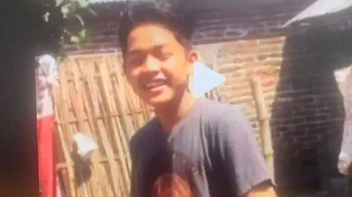 Masa muda Gus Iqdam Memakai Kaos