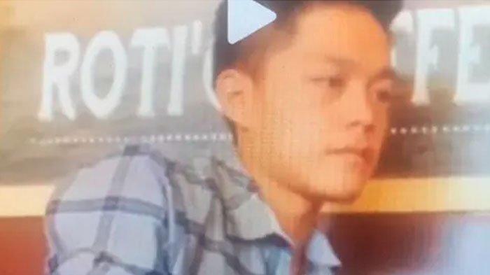 Gus Iqdam Kenakan kemeja