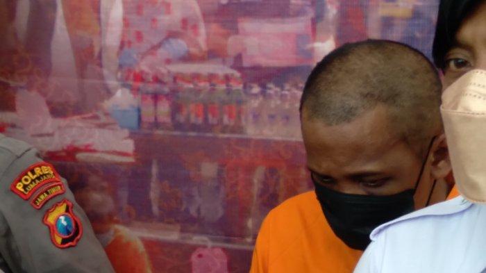 Pelaku penganiayaan anak di Lumajang. Terungkap motif tersangka menyekap anak kandung karena emosi sang anak buang air besar