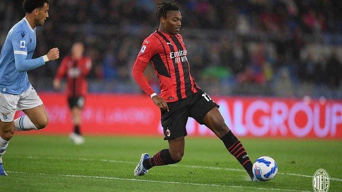 Pemain andalan AC Milan, Rafael Leao, hingga kini nasib perpanjangan kontraknya masih belum pasti