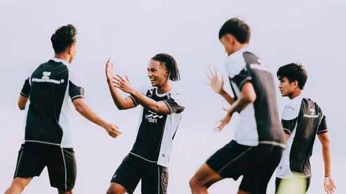 Jelang laga Piala AFF 2024 pemain timnas U22 Indonesia menjalani pemusatan latihan di Lapangan Training Center Bali United Pantan Purnama Gianyar, Jumat (29/11/2024) sore.