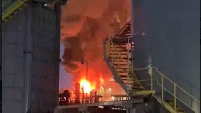 Smelter PT Freeport Indonesia di Kawasan Ekonomi Khusus (KEK) JIIPE Gresik terbakar, Senin (14/10/2024)