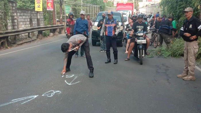 KECELAKAAN - Kecelakaan melibatkan pikap pengangkut barang elektronik dengan mobil Panther di Malang terjadi pada Kamis (10/7/2025).