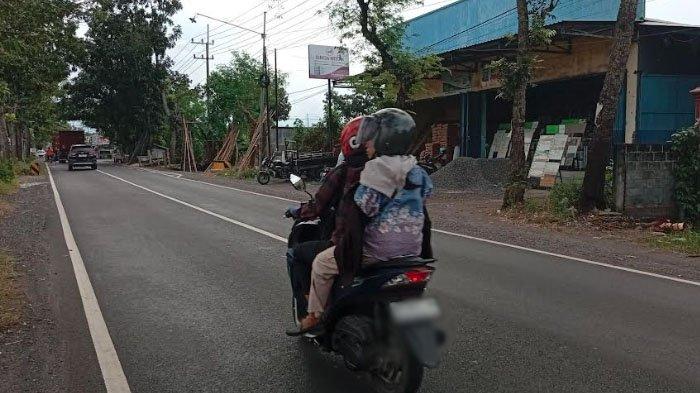 TKP PEMBACOKAN - Tempat kejadian perkara peristiwa pembacokan yang dialami oleh seorang warga dari Jember di Jalan Raya Lumajang-Jember, Tukum, Kecamatan Tekung, Kamis (8/5/2025).