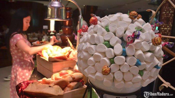 Hotel Shangri-La Surabaya ubah dekorasi Jamoo Restaurant dengan tema Chocolate Factory, Minggu (21/4/2019).