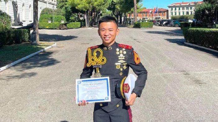 ADHI MAKAYASA AAL- Peraih Adhi Makayasa dari Taruna Akademi Angkatan Laut (AAL) angkatan ke-70 adalah Sermatar (P) Menanda Putra Duta pada tahun 2025 ini. Menanda kelahiran Tanjung Batu Kundur 18 Mei 2002.
