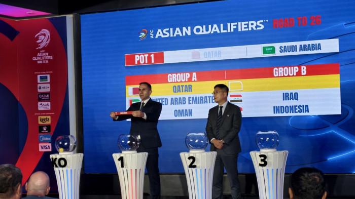 PIALA DUNIA - Pelatih Uzbeksitan, Timur Kapadze, membantu jalannya drawing ronde 4 Kualifikasi Piala Dunia 2026 zona Asia di AFC House, Kuala Lumpur, Malaysia, Kamis (17/7/2025). Timnas Indonesia akan melawan Irak dan Arab Saudi di ronde empat Kualifikasi Piala Dunia 2026.