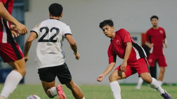 PSM MAKASSAR - Uji Coba PSM Makassar vs Kuching City FC di Jakarta Internasional Stadium (JIS), Jumat (18/7/2025). Pengamat menyebut uji coba ini sebagai bagian dari kesiapan PSM Makassar membentuk starting.