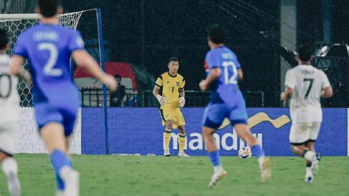 KIPER TANGGUH- Kiper Timnas Indonesia U23, Ardiansyah mencatatkan hasil bagus ketika mengawal mistar gawang pada pertandingan babak penyisihan Piala AFF 2025 di Stadion Gelora Bung Karno, Jakarta. Kiper cadangan PSM Makassar ini mencatatkan dua kali clean sheet lawan Brunei dan Filifina.