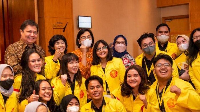 Dalam acara yang bertajuk International Conference on G20 yang diselenggarakan oleh Universitas Indonesia, Kamis (16/06), Menteri Koordinator Bidang Perekonomian Airlangga Hartarto yang hadir mewakili Presiden Joko Widodo menyambut baik upaya universitas dan think tank yang diselenggarakan melalui Engagement Group Think 20 (T20) dan Science 20 (S20).