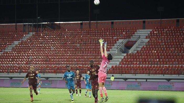 Aksi Adilson Silva di laga PSM Makassar vs Yangon United pada playoff AFC Cup 2023, Rabu (23/8/2023) malam.