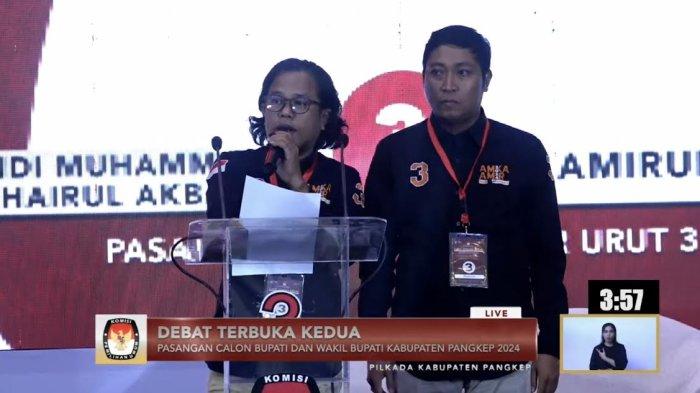 Calon Bupati dan wakil Bupati Pangkep Andi Muh Khairul Akbar - Amiruddin memaparkan visi misi mereka dalam debat kedua Pilkada Pangkep di Hotel Four Points By Sehraton, jl Andi Djemma, Kota Makassar, Rabu (13/11/2024).