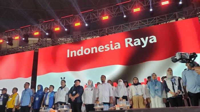 Kampanye akbar Calon Gubernur dan Wakil Gubernur Sulawesi Selatan, Andi Sudirman Sulaiman-Fatmawati Rusdi dihadiri sejumlah tokoh di GOR Sudiang, Kota Makassar, Sabtu (23/11/2024).
