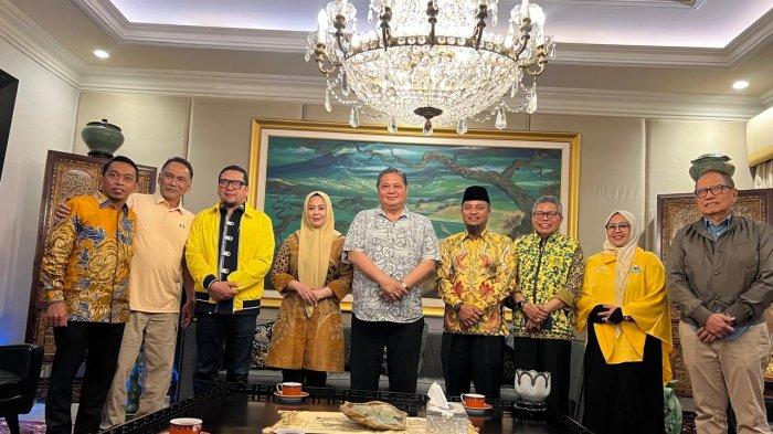 Deretan tokoh mendampingi mantan Gubernur Sulsel Andi Sudirman Sulaiman menemui Ketua Umum Golkar Airlangga Hartarto di Jakarta Rabu (7/8/2024) malam.