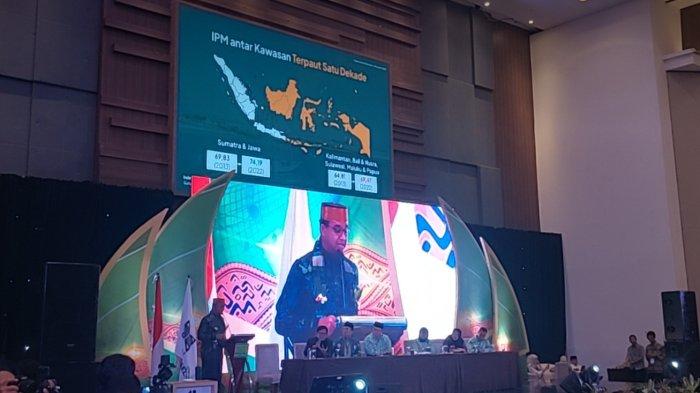 Anies Baswedan memaparkan visi-misinya dalam forum SILATNAS ICMI di Hotel Four Points By Seraton Makassar, Minggu (5/11/2023) siang.