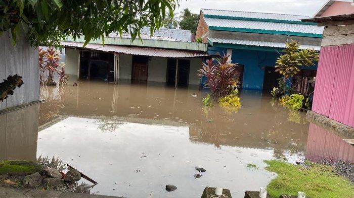 Banjir rendam rumah warga di Kecamatan Duampanua, Kabupaten Pinrang, Sulawesi Selatan (Sulsel), Selasa (3/12/2024).