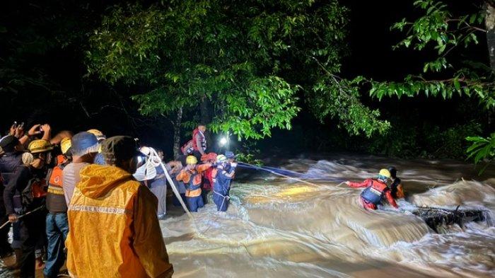 Setelah pencarian panjang, korban yang terseret arus di Bislab Maros akhirnya ditemukan dalam keadaan meninggal dunia. Proses identifikasi masih berlangsung, Kamis (23/1/2025) malam.