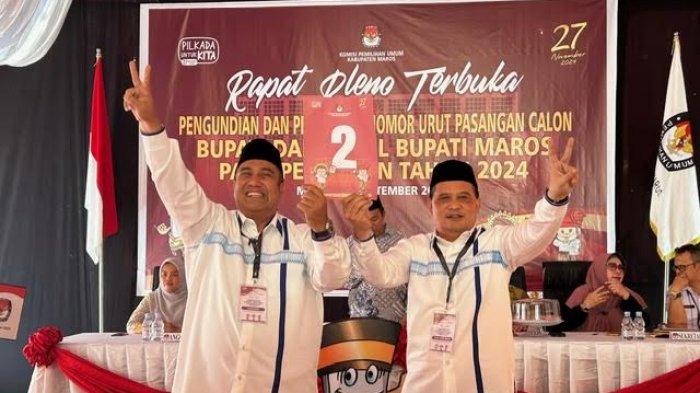 Pasangan tunggal calon bupati-wakil bupati Maros, Chaidir Syam -Muetaziem Mansyur nomor urut dua pada Pilkada 2024 saat pencabutan nomor urut calon kepala daerah di halaman Kantor KPU Maros, Jl Azalea, Kabupaten Maros, Sulawesi Selatan, Senin (23/9/2024).
