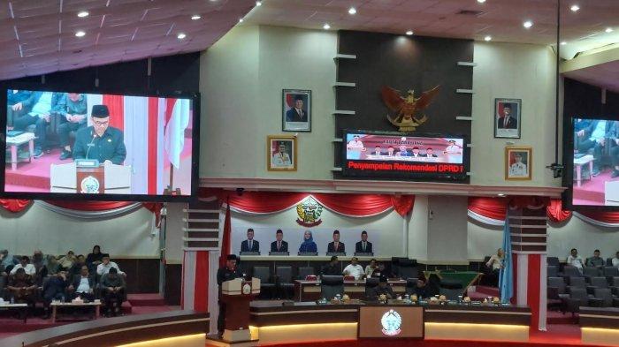 DPRD SULSEL- Sekda Sulsel Jufri Rahman saat merespons berbagai kritikan terhadap LKPJ Gubernur Sulsel TA 2024 di Forum Paripurna DPRD Sulsel, Jl Urip Sumoharjo Makassar, Jumat (16/5/2025) sore.