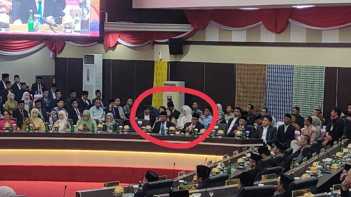Dua calon Gubernur Sulsel Danny Pomanto dan Andi Sudirman Sulaiman hadiri pengucapan sumpah pimpinan DPRD Sulsel di ruang rapat paripurna Gedung DPRD Sulsel, Jl Urip Sumoharjo, Kota Makassar, Kamis (31/10/2024).