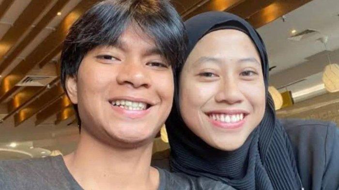 Dio Novandra bersama calon istrinya Megawati atau Megatron, atlet voli Indonesia