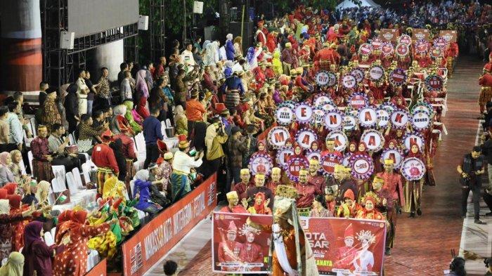 Gala Dinner HUT Kota Makassar ke-416 tahun bertabur pertunjukan seni, budaya, mahakarya Kapal Pinisi dan Rumah Adat Toraja Tongkonan.