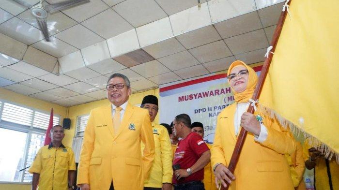 Ketua Golkar Sulsel, Taufan Pawe melantik kepengurusan Ketua Golkar Bantaeng, Liestiaty Fachruddin Nurdin di Kantor Golkar Bantaeng, Sulsel, Kamis (4/5/2023).