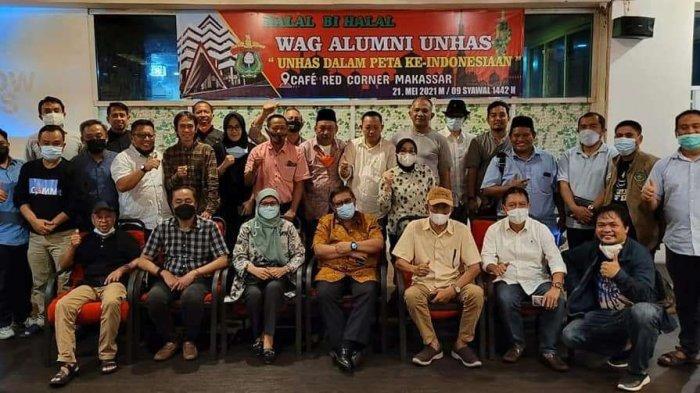 Anggota WhatsApp Group Alumni Unhas di sela halalbihalal di Red Corner, Makassar, 21 Mei 2021.