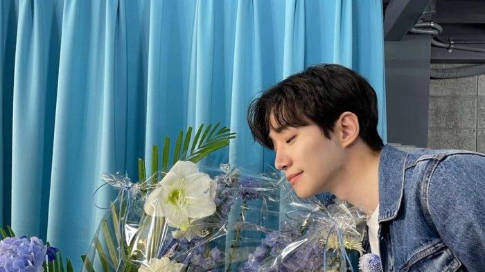 Lee Jun Ho atau Junho merupakan anggota dari boy band Korea 2PM.