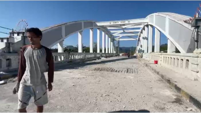 JEMBATAN PUTE DITUTUP - Jembatan Pute yang menghubungkan Kabupaten Maros dan Kabupaten Pangkep kembali diperbaiki. Untuk memudahkan pengerjaan, jembatan ditutup mulai 2 Juli hingga 8 Agustus 2025.