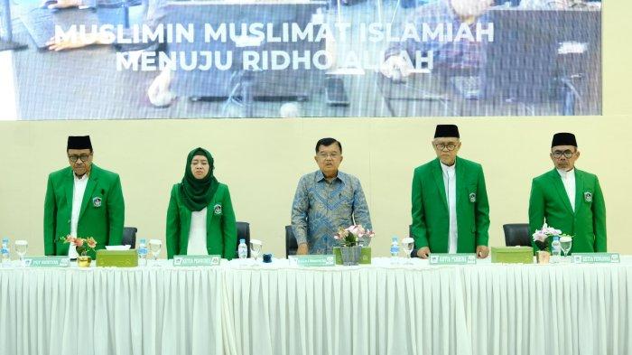 Plt Rektor UMI Prof Hambali Thalib MH, Ketua Yayasan Wakaf UMI Prof Dr Masrurah Mokhtar, mantan Wapres RI sekaligus mantan Ketua Yayasan Wakaf UMI Jusuf Kalla, Ketua Pembina Yayasan Wakaf UMI Prof Mansyur Ramly SE MSi, dan Ketua Pengawas Yayasan Wakaf UMI Prof Syahrir Mallongi (kiri ke kanan) saat silaturahmi di kampus UMI, Jl Urip Sumoharjo, Makassar, Sulsel, Jumat (4/10/2024).