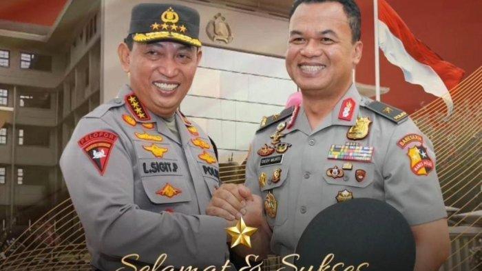 Kapolri Jenderal Listyo Sigit Prabowo menyalami Brigjen Dedy Murti Haryadi seusai upacara kenaikan pangkat di ruang Rupattama Mabes Polri, Sabtu (28/9/2024).