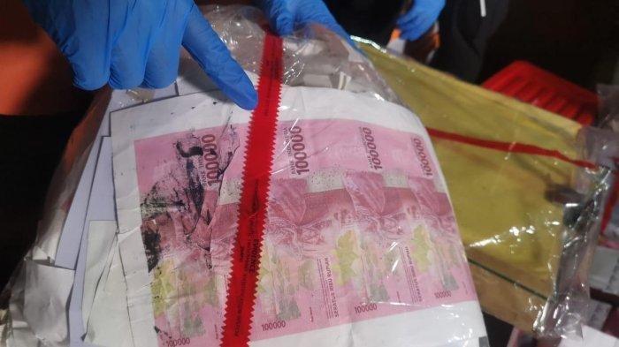Jumlah tersangka kasus uang palsu UIN Alauddin Makassar yang diringkus polisi bertambah lagi.