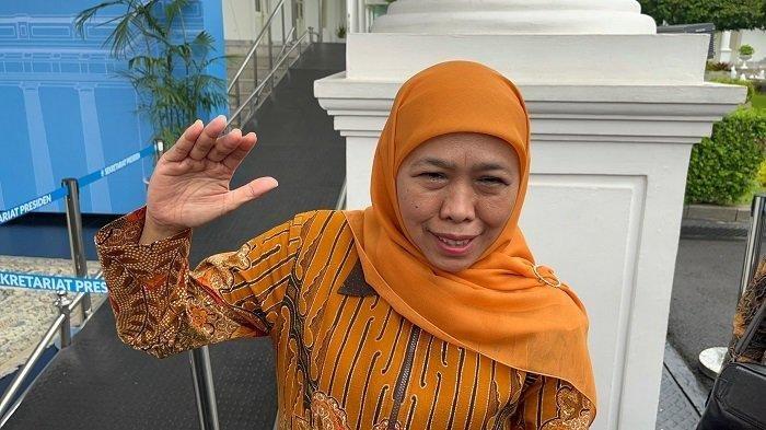 KHOFIFAH TEMUI JOKOWI - Ketua Pimpinan Pusat (PP) Muslimat Nahdlatul Ulama (NU) Khofifah Indar Parawansa di Istana Kepresidenan, Jakarta, Selasa, (14/1/2025). Gubernur Jawa Timur, Khofifah Indar Parawansa, menemui Presiden ke-7 RI, Joko Widodo (Jokowi) di Solo, Jawa Tengah, Selasa (15/4/2025).