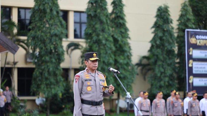 Kapolda Sulawesi Selatan Irjen Pol Andi Rian R Djajadi memimpin apel pemberangkatan atau pergeseran pasukan pengaman TPS di lapangan upacara Mapolda Sulsel, Jl Perintis Kemerdekaan, Makassar, Senin (12/2/2024) pagi.