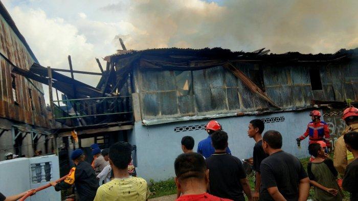 KEBAKARAN MAKASSAR - Kebakaran melanda pemukiman padat penduduk di Jl Andi Tonro 6, Kecamatan Tamalate, Kota Makassar, Jumat (16/5/2025) sore.