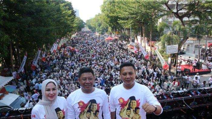 Ketua DPD Gerindra Sulsel Andi Iwan Darmawan Aras dan Wakil Ketua DPD Gerindra Sulsel Najmuddin dalam acara Jalan Santai Perayaan Sumpah Pemuda di Jl Jenderal Sudirman, Kota Makassar, Minggu (29/10/2023).